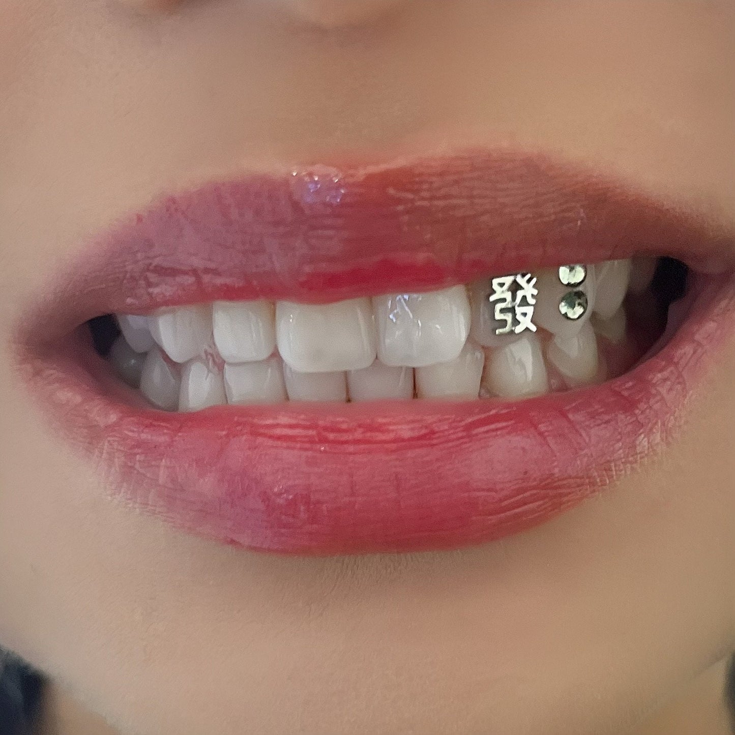 发 Prosperity Tooth Gem | Titan-Charm