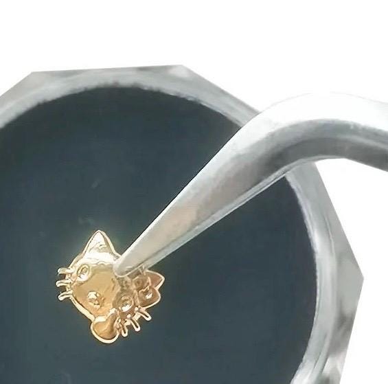 Gold Hello Kitty Zahn-Juwel | Sanrio 18k Gold Charm